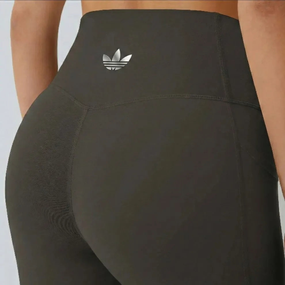 High-waisted leggings with curved seams, product and model views.