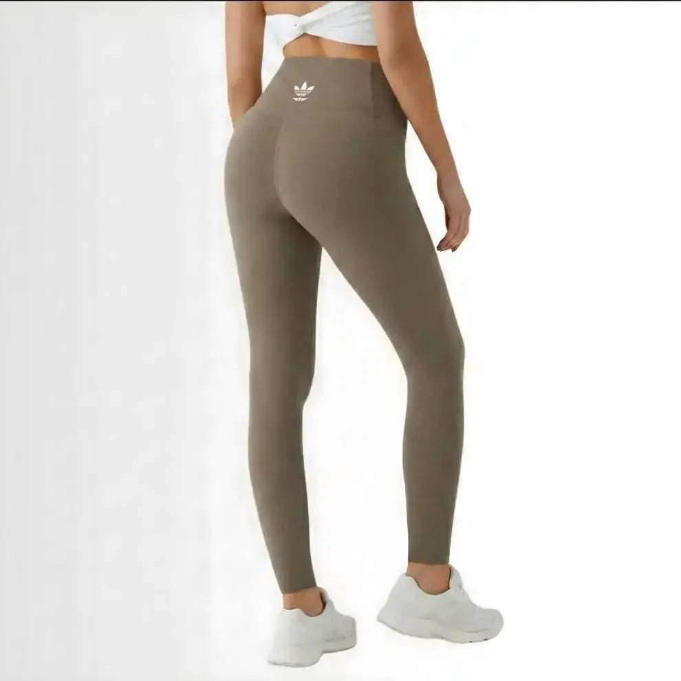 High-waisted leggings with curved seams, product and model views.