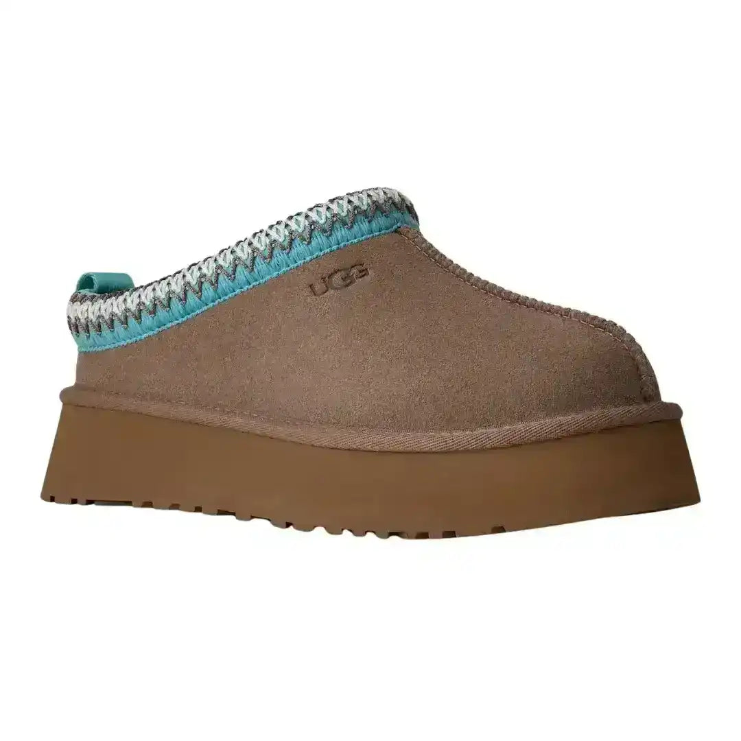 UGG Tazz Chestnut suede platform shoes, the perfect match for blue jeans and trench coats to create a timeless fall fashion look.