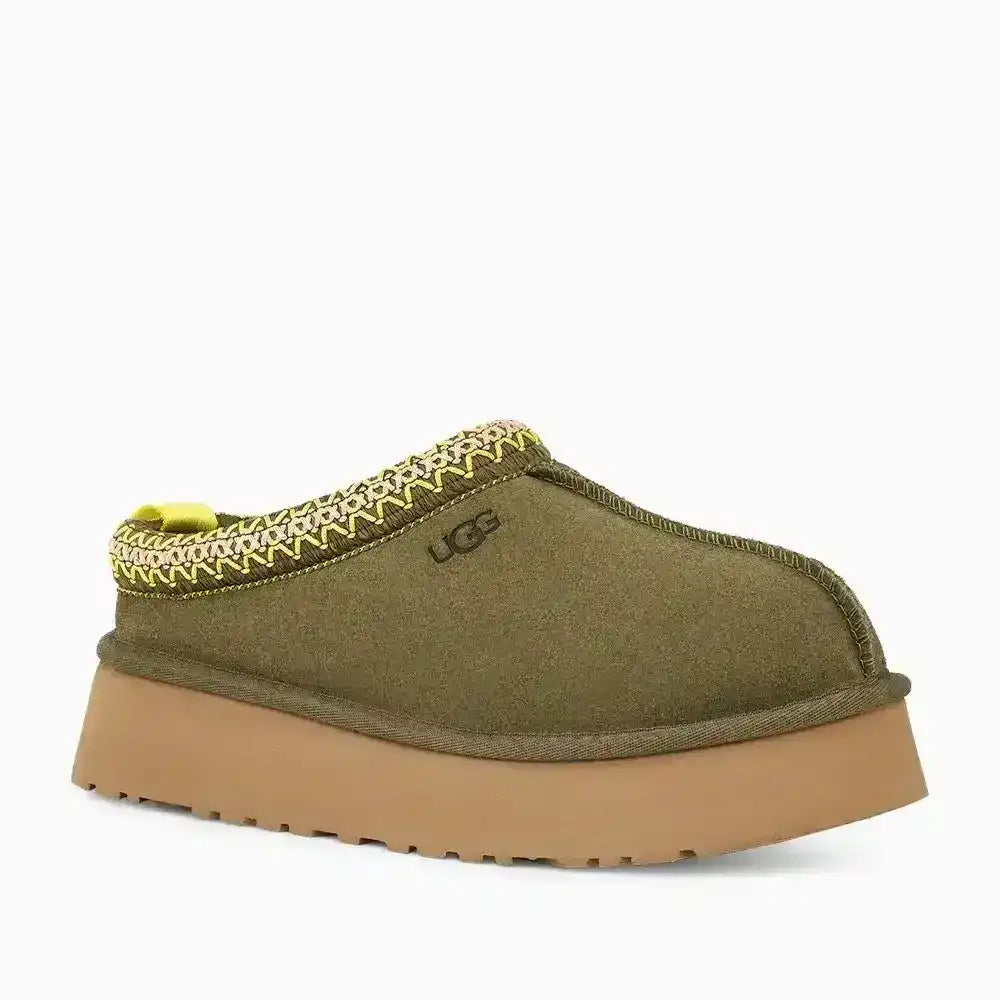 Trending moss green UGG Tazz platform shoes for women, essential for creating edgy yet cozy street fashion looks during colder months.