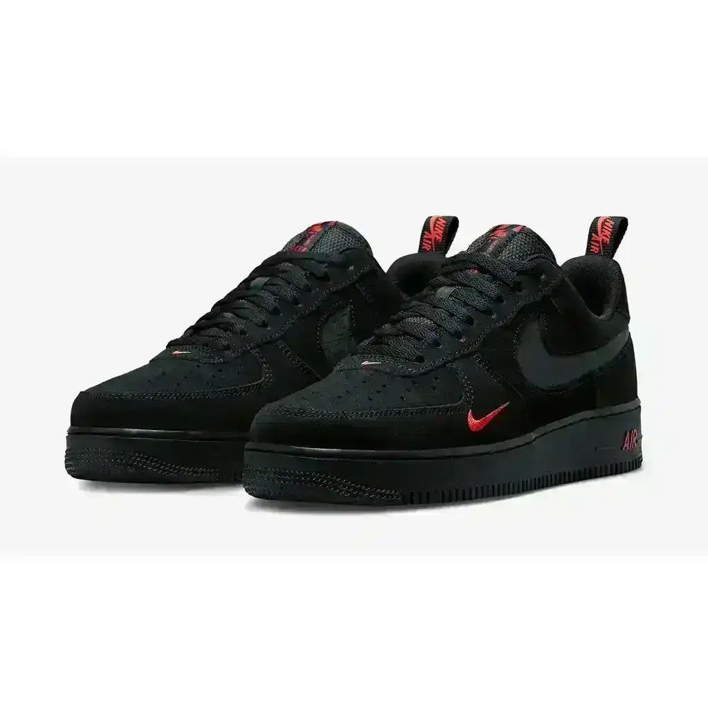 A sleek black base with multiple Swoosh details and crimson highlights makes this AF1 Multi Swoosh a modern, bold take on the classic Nike silhouette.