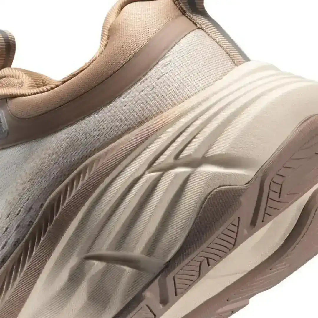 Breathable mesh, cushioned comfort, and a stable platform define these beige/khaki running sneakers—perfect for daily walking and light training.